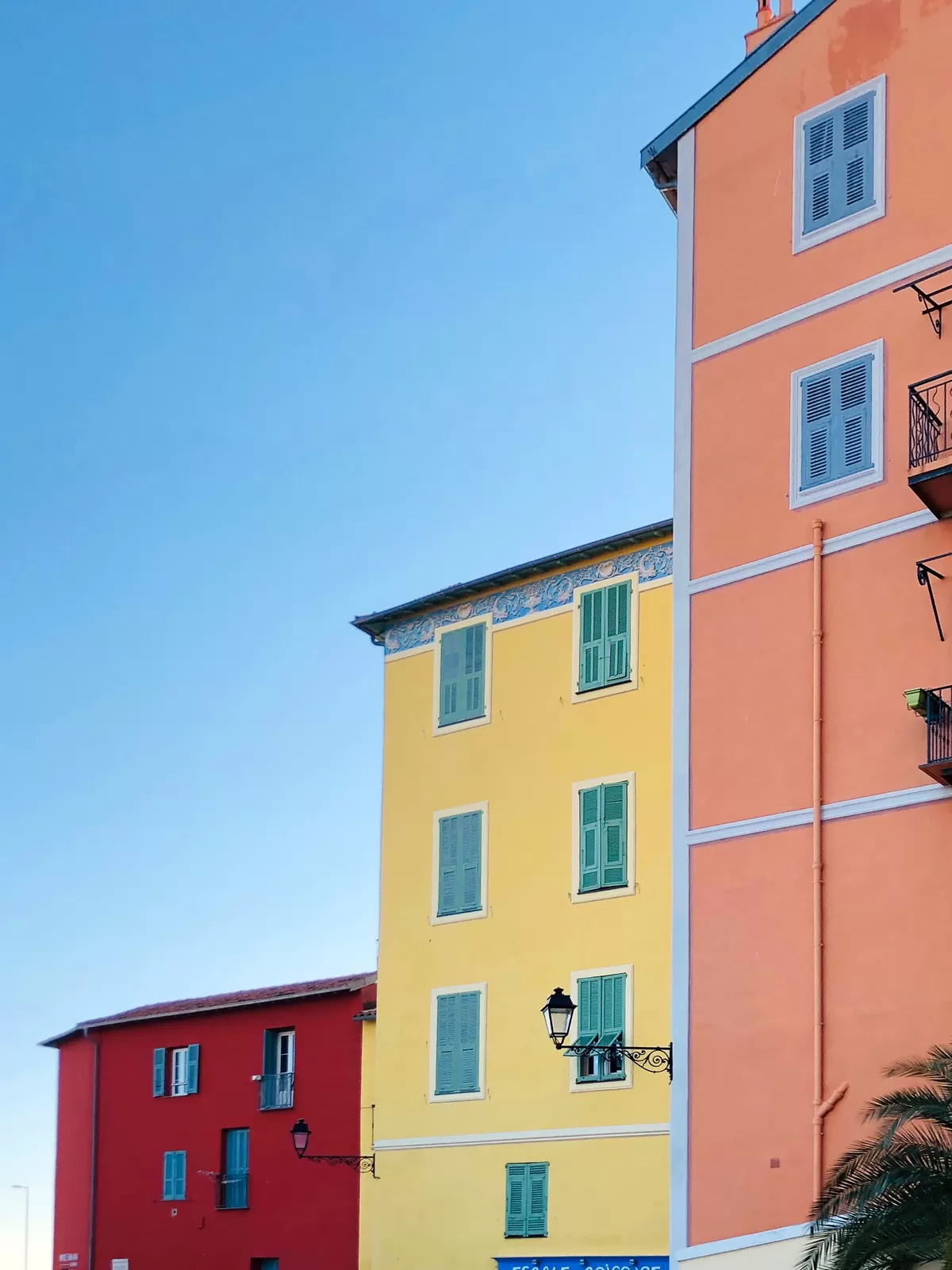 Die farbenfrohe Altstadt von Menton an der Côte d’Azur